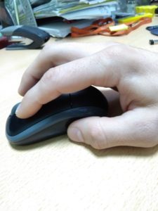 неправильная посадка руки с компьютерной мышкой